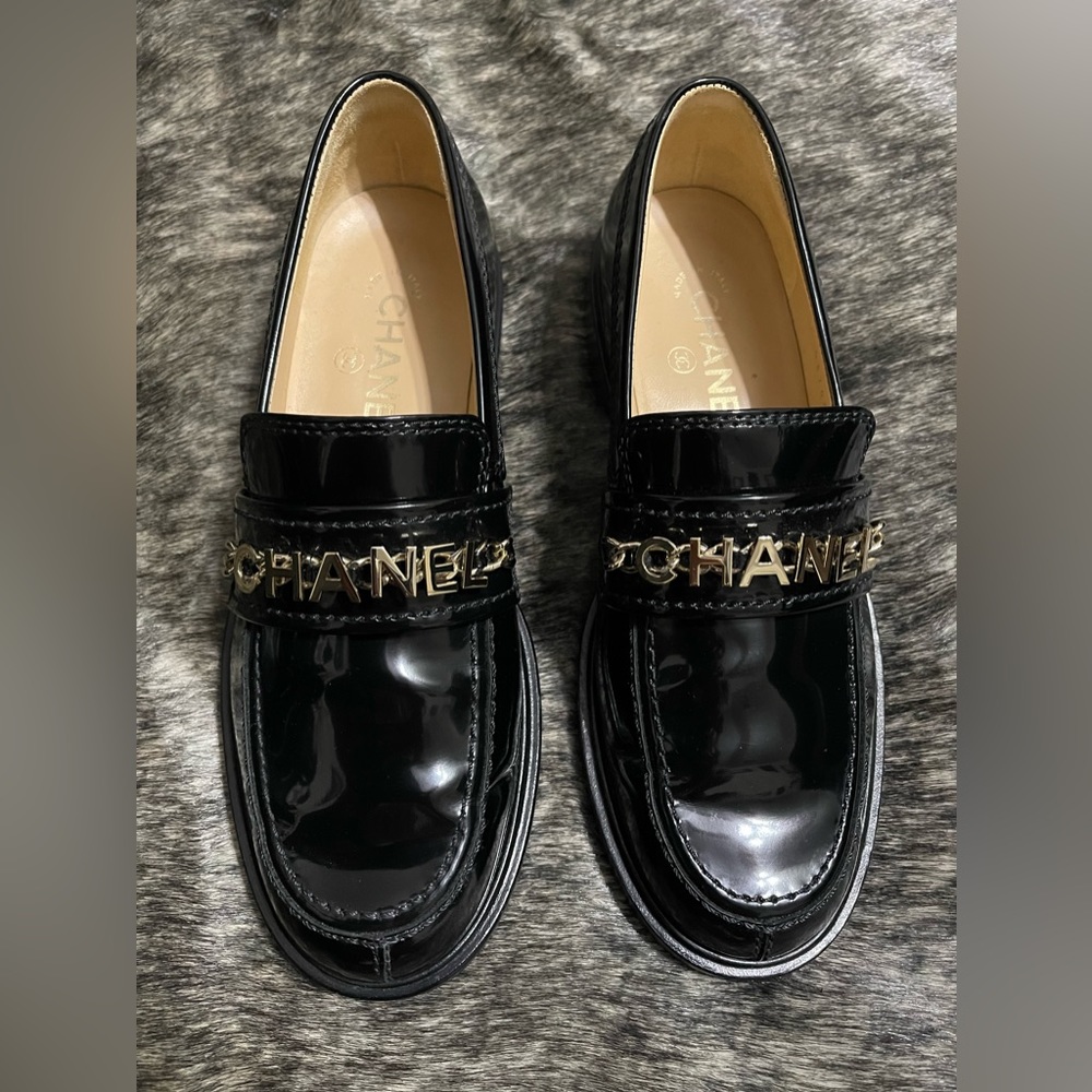 Authentic CHANEL Black Patent Gold Chain Loafer. Size 37 - Picture 2 of 14